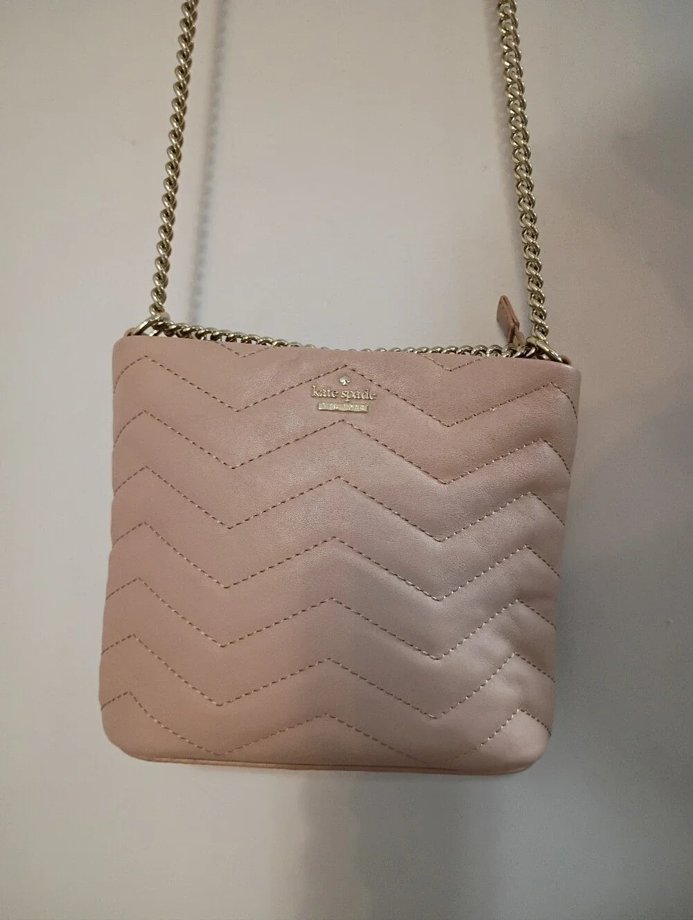Kate Spade, EUC, Women's, Quilted Chevron Leather Crossbody, Color Pink, Zipper